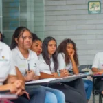 En Colombia, solo 2 de cada 10 mamás adolescentes pueden estudiar